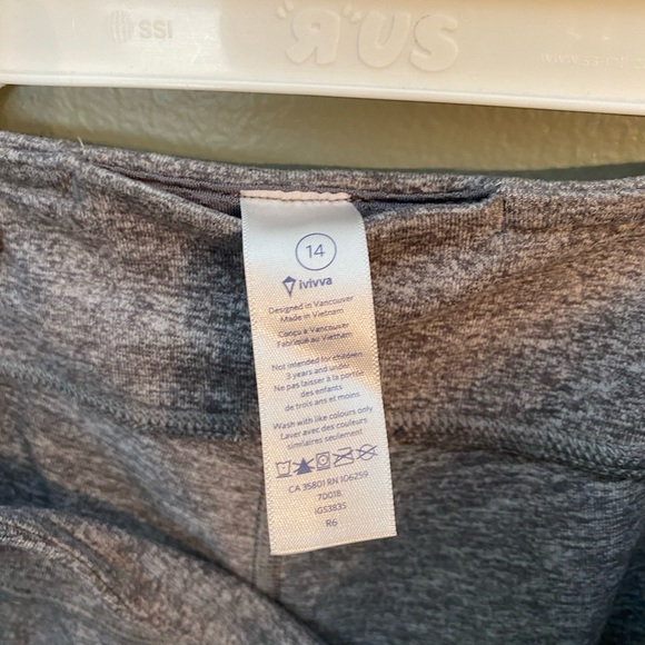 Ivivva Leggings, grey rouched, great condition, no signs of wear Size - 14 kids - Picture 4 of 4